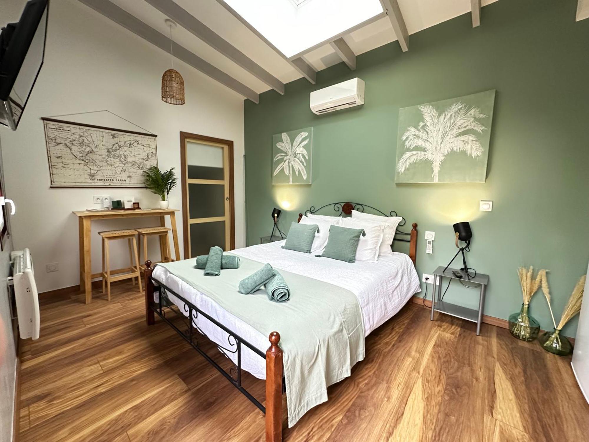 Chambre Independante Au Calme Bed & Breakfast Lamonzie-Montastruc Ngoại thất bức ảnh